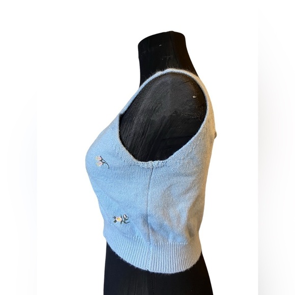 Baby Blue Cropped Floral Embroidered Sweater Tank Top - Picture 4 of 13